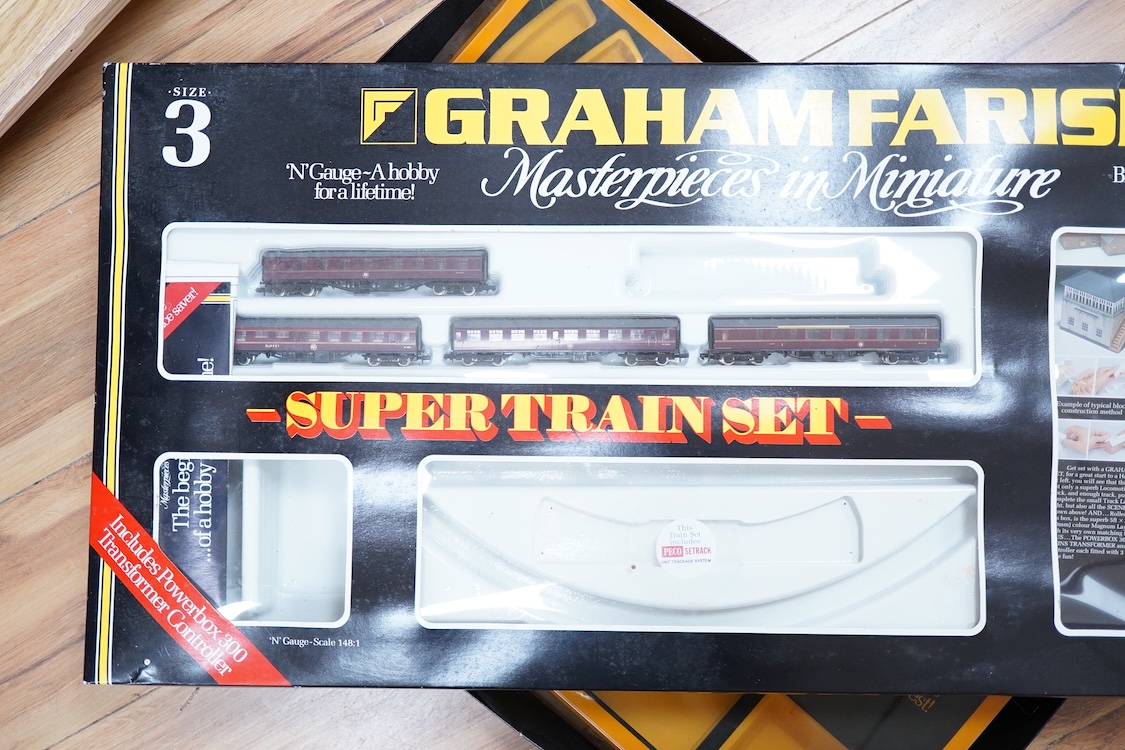 Five boxed Graham Farish N gauge railway train sets; two No.8527 Passenger Sets - ‘Capitals Limited’, two No.8526 Passenger Sets - ‘Bournemouth Belle’, and a Starter Set No.8540, all incomplete, missing track and accesso